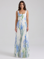 Giulia floral white blue on model