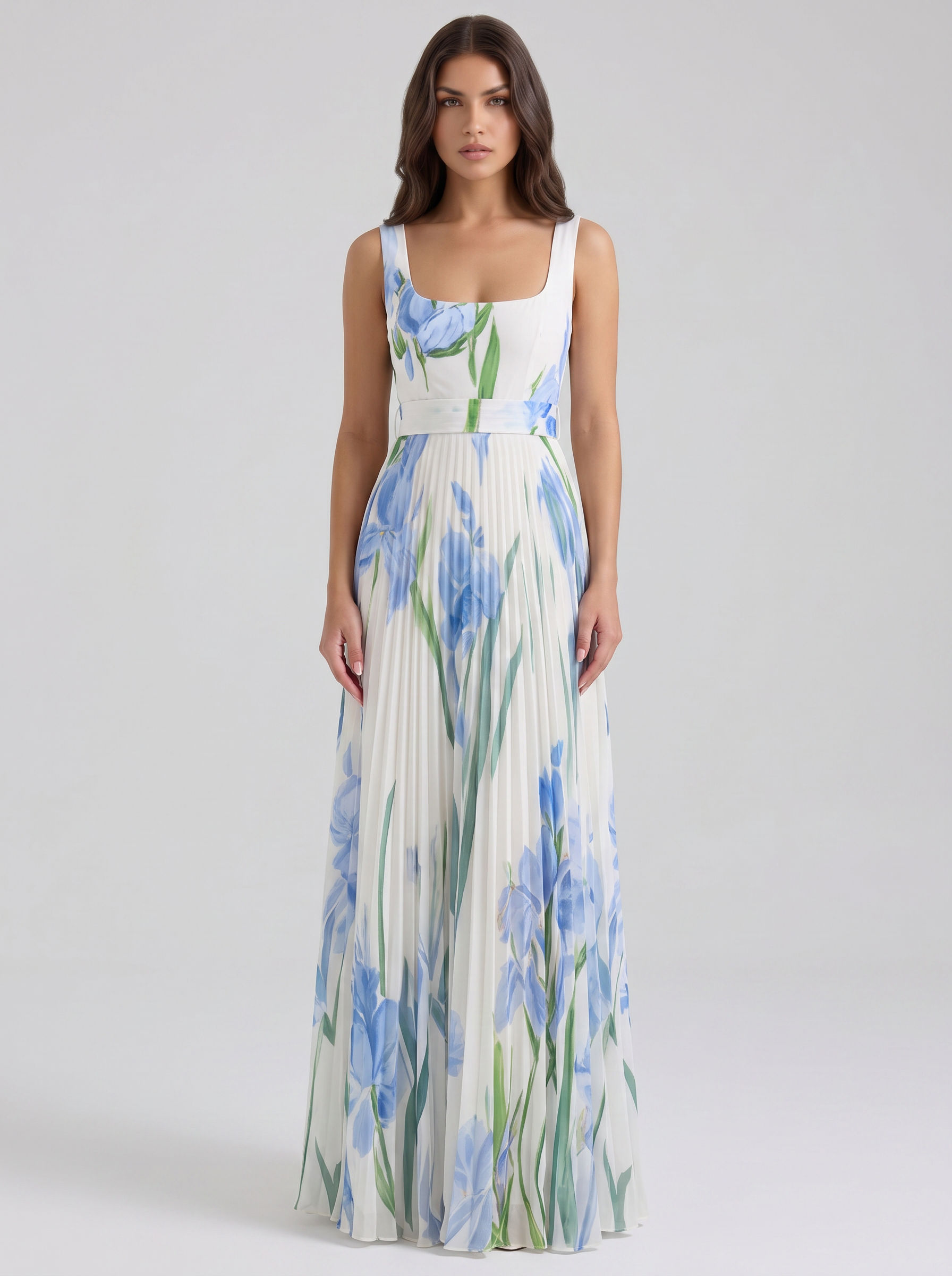 Giulia floral white blue on model